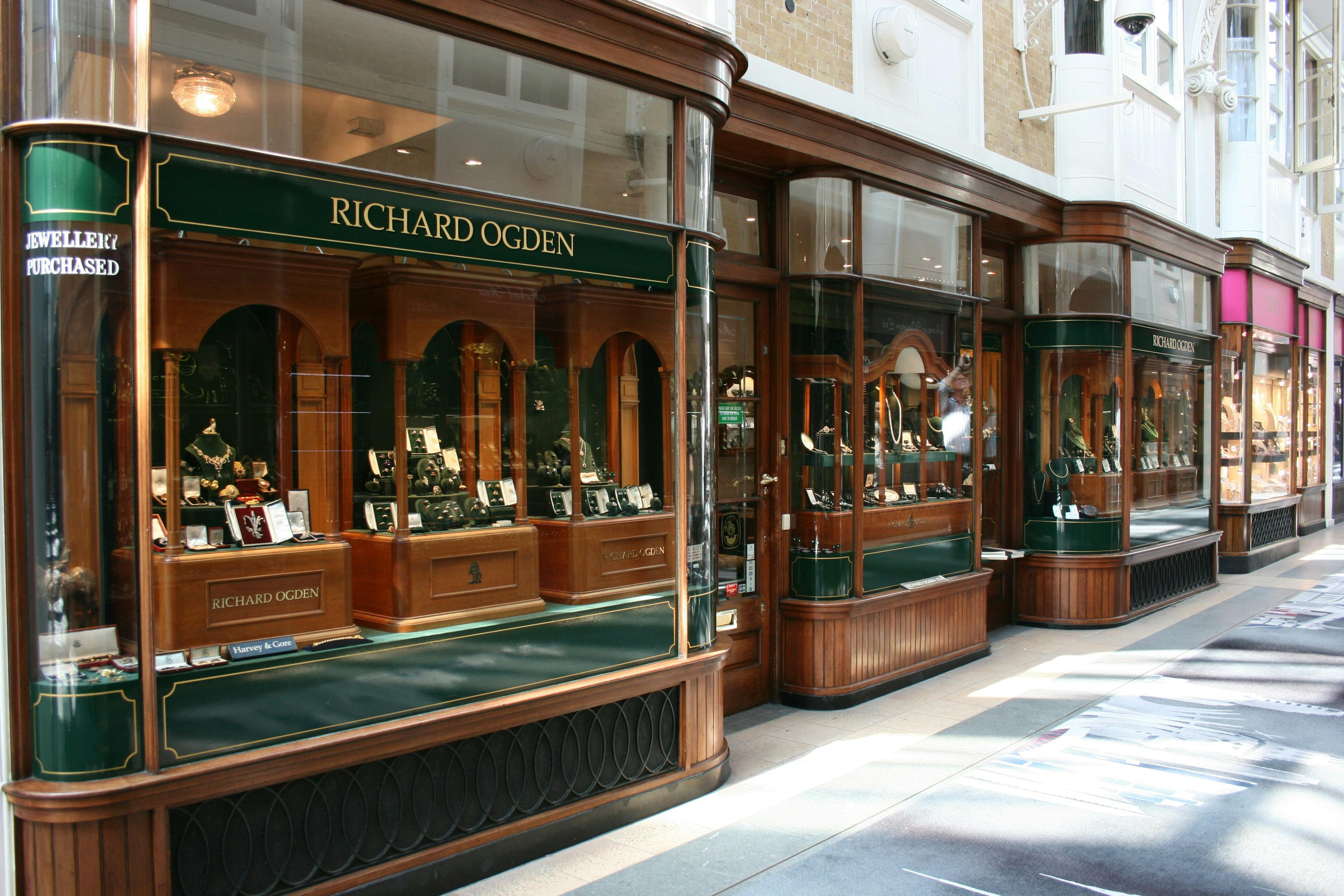 How Jewelry Shops Can Sell in the Digital Era